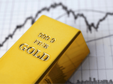 أسعار الذهب والنفط تتراجع وسط تحركات تجارية عالمية